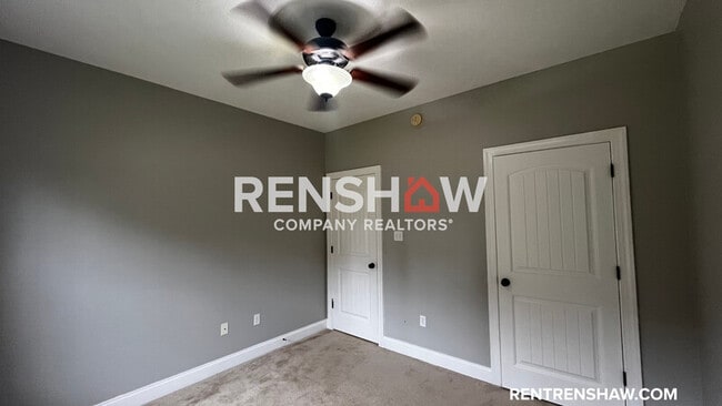 Foto del edificio - 220 Armour Rd