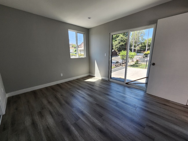 Foto del edificio - 3330 Portola Ave