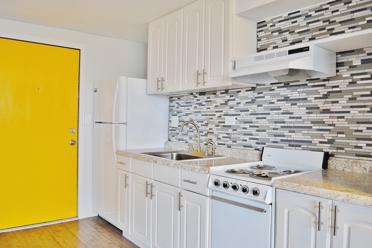 Kitchen View - 824 Kinau St