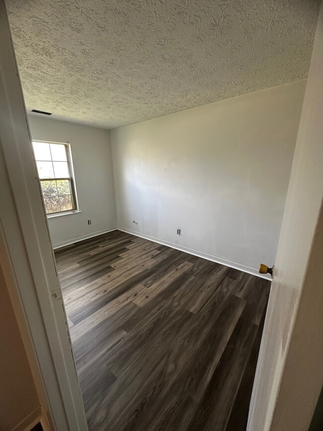 Building Photo - 4322 Phoenix Dr