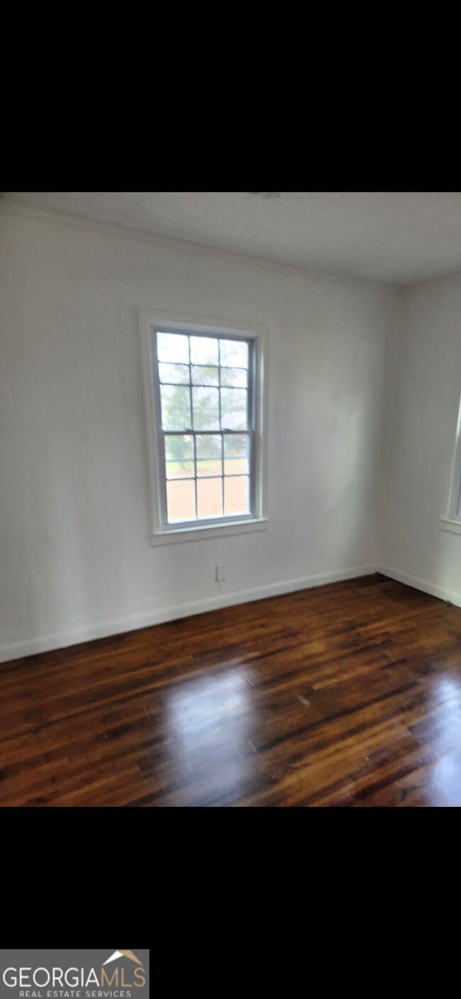 Building Photo - 195 N Forest Ave