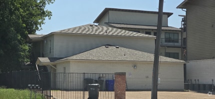 Building Photo - 629 S 5th St