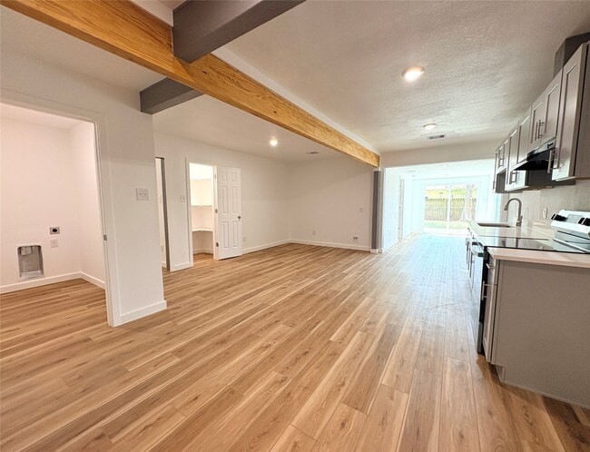 Building Photo - 3206 Avenue K