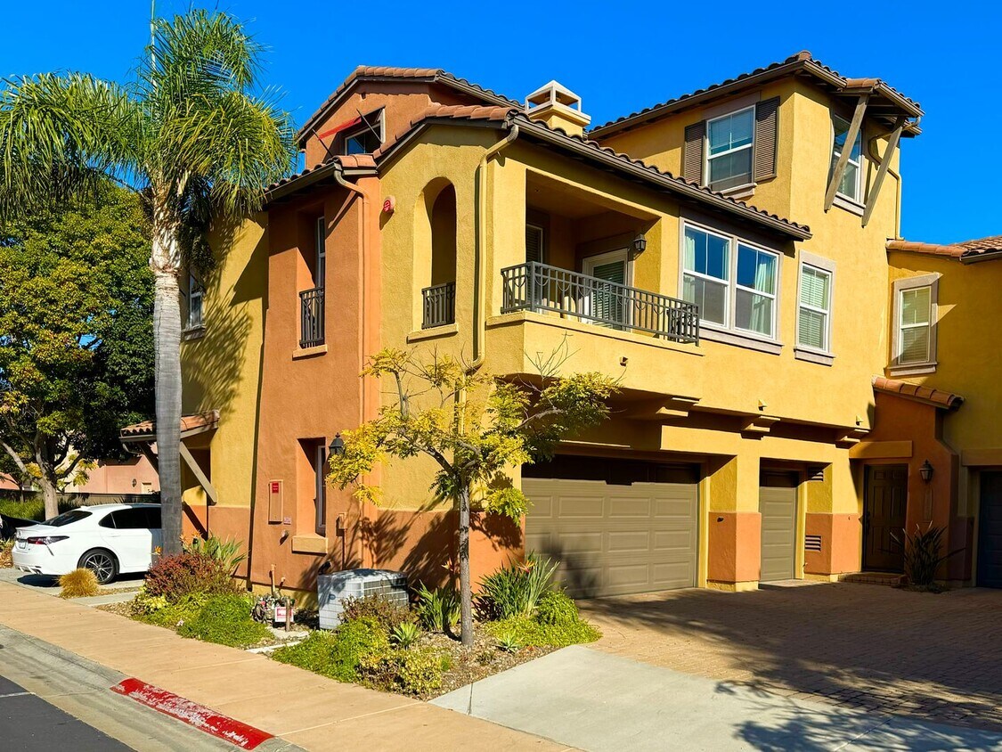 Foto principal - Welcome to your beautifully townhome in th...