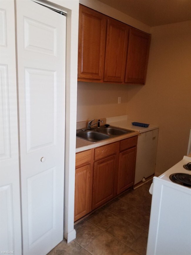 Foto del edificio - 1 br, 1 bath Apartment - 731 Packard St 117