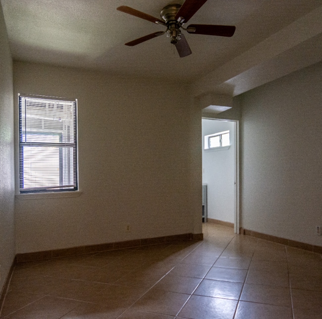 Building Photo - 811 Barrymore Blvd