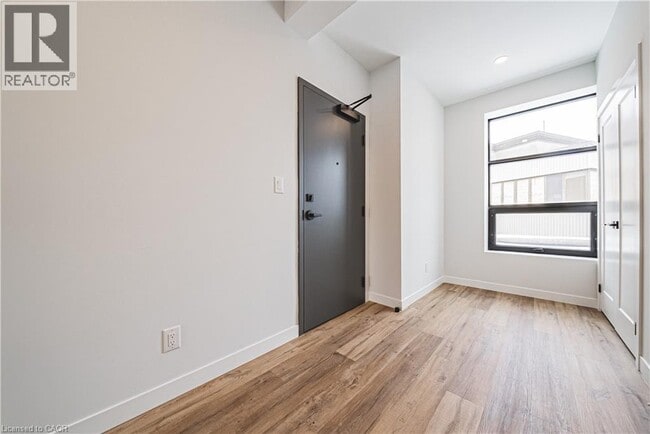 Building Photo - 555 Sanatorium Rd