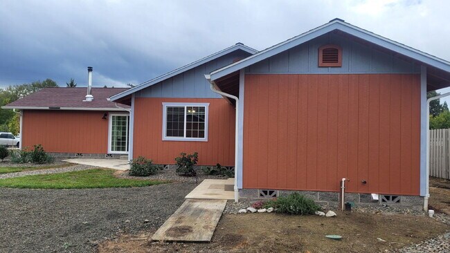 Foto del edificio - 13130 Lookingglass Rd