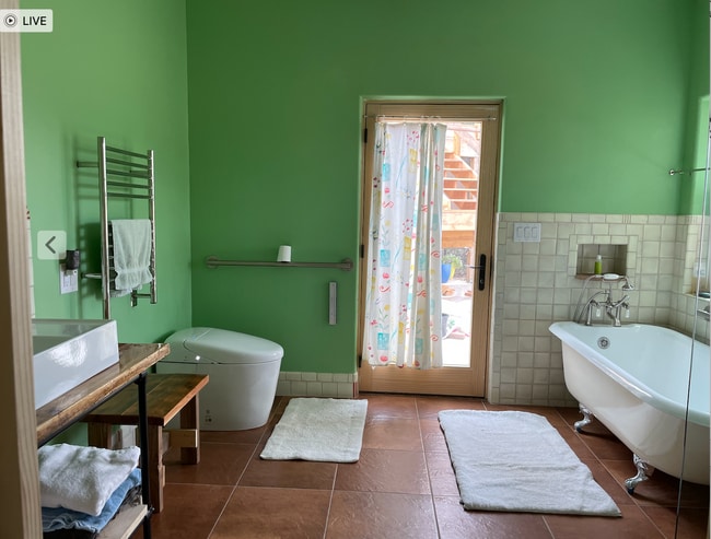 Casita Bathroom, Tub, Shower - 100 Cinco Milagros