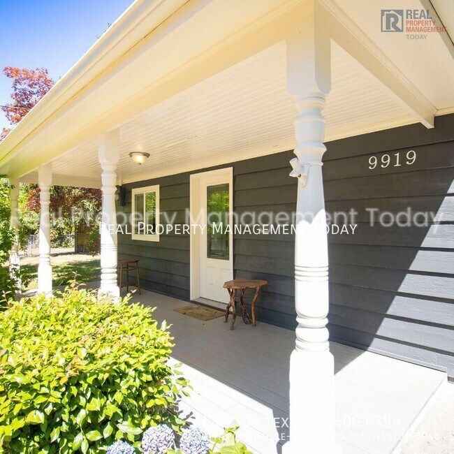 Building Photo - 9919 Woodland Ave E