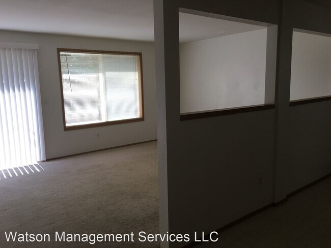 Foto del edificio - 3 br, 1.5 bath House - 652 NW Walnut Blvd