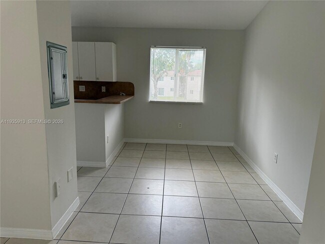 Building Photo - 2920 SE 13th Rd