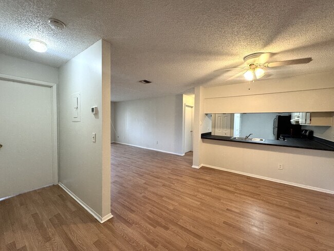 Photo - 652 Kenwick Cir Apartment