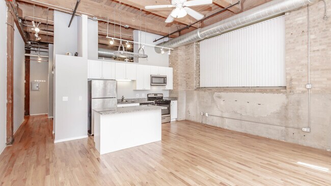 Building Photo - 1500 W Monroe St