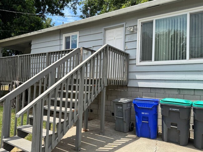 Foto del edificio - Spacious 2 Bedroom 2 Bath Living Room and Great Room