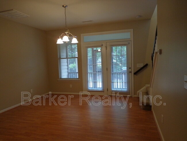 Building Photo - 3018 Freeport Dr