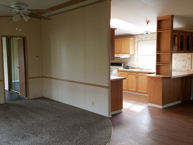 Building Photo - 649 Linda Ln