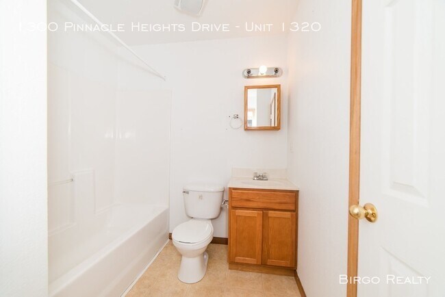 Building Photo - 1300 Pinnacle Height Dr