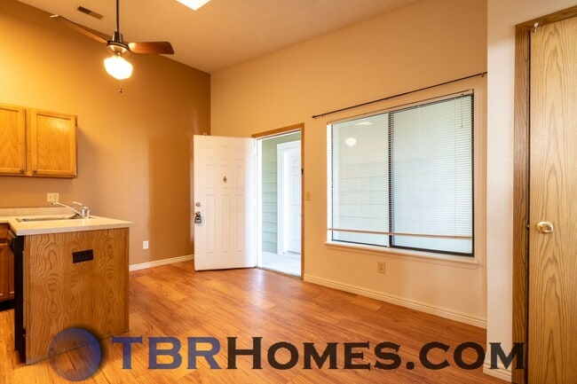 Building Photo - 920 S Dawson Way