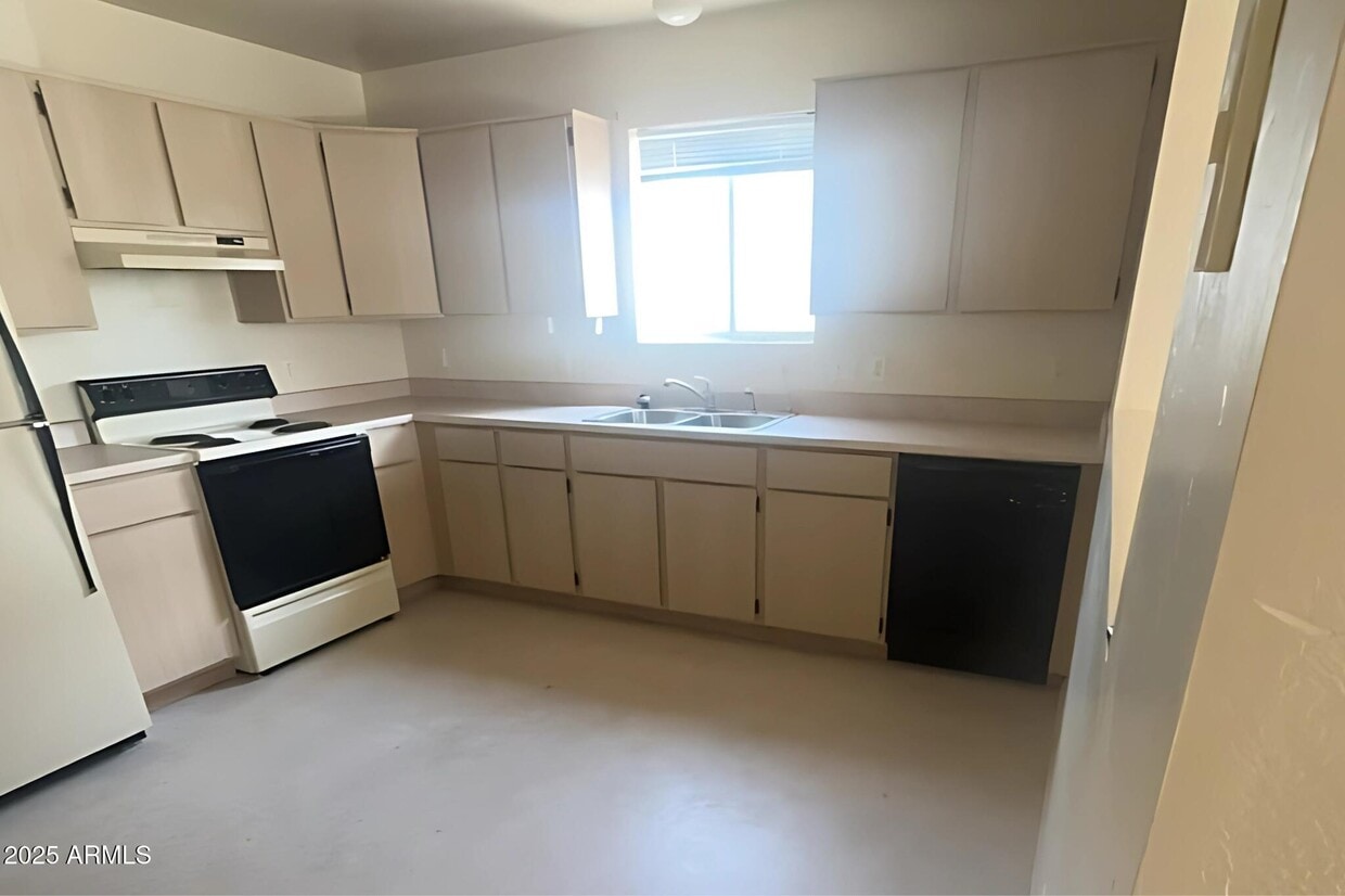 Building Photo - 6069 N Rockland Dr