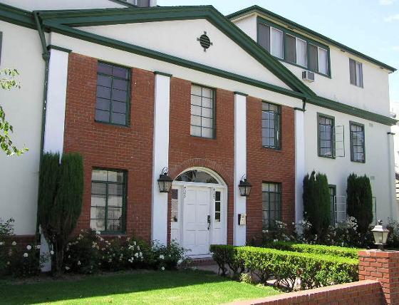 Primary Photo - 425 N Doheny Dr