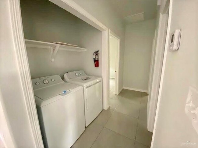 Building Photo - 10 Bahamas Dr