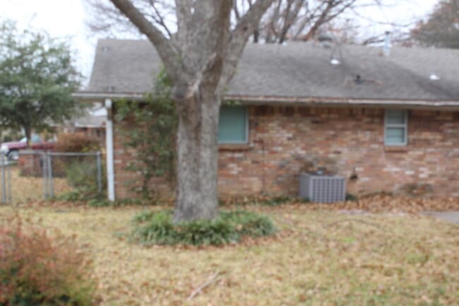 Building Photo - 1314 Hanna Cir