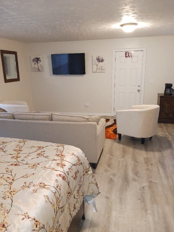 Foto del edificio - 1260 Grove Park Dr