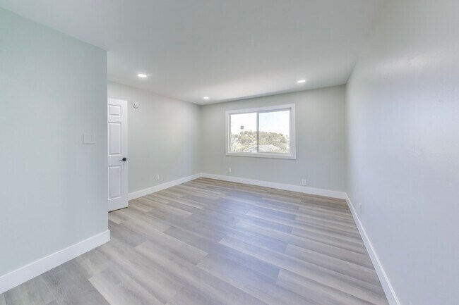 Foto del edificio - 2131 Pomona Ave