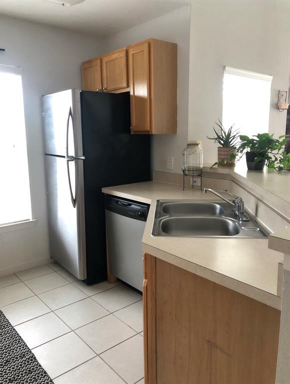 Foto del edificio - 9061 Lee Vista Blvd