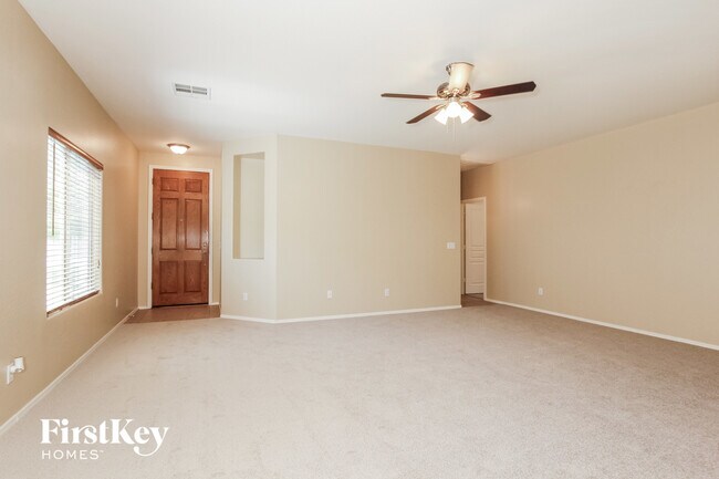 Foto del edificio - 265 E Dry Creek Rd