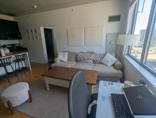 Foto del edificio - 659 W Randolph St