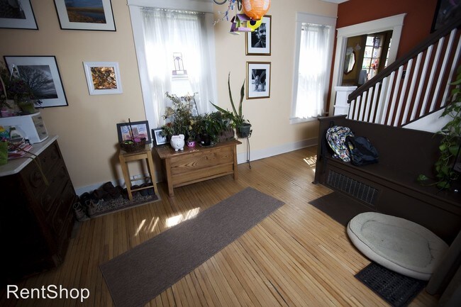 Building Photo - 4 br, 2 bath House - 415 9th St.