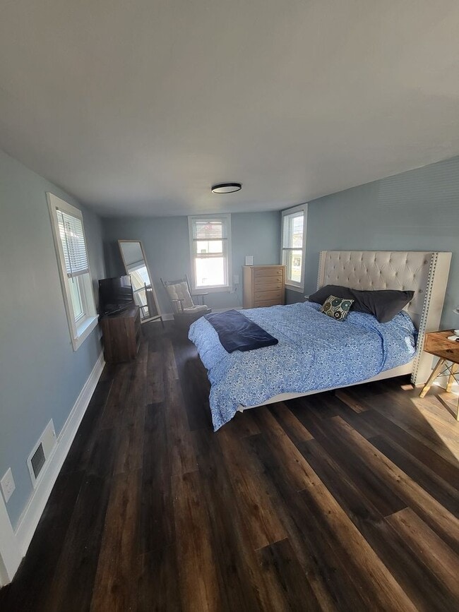 Building Photo - Fully Furnished Single Family Home In Akron