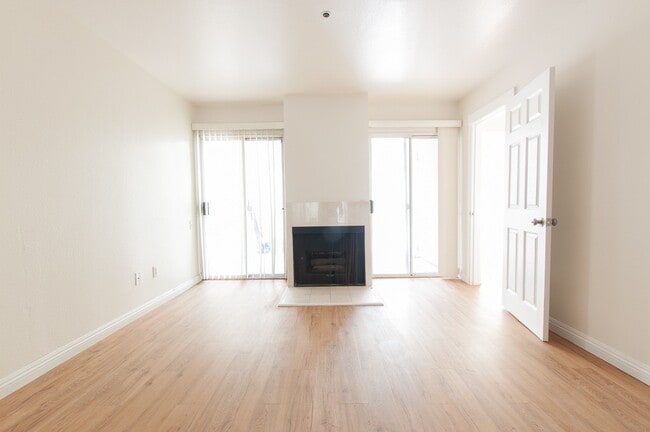 Building Photo - 10960 Ashton Ave