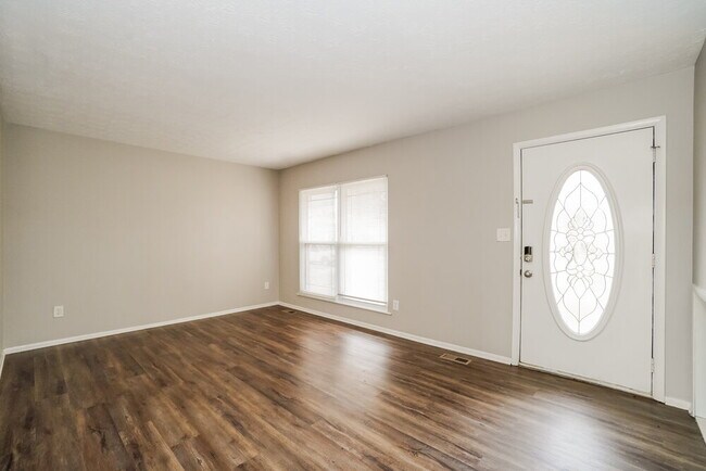 Building Photo - 628 Juniper Ln