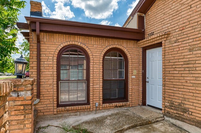 Building Photo - 5302 Wonder Dr