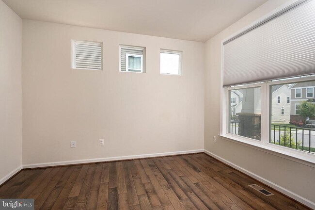 Building Photo - 2130 Nottoway Dr