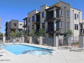 Building Photo - 2090 S Dorsey Ln