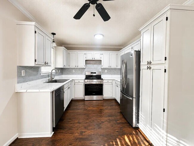 Building Photo - 9 Green Oak Dr