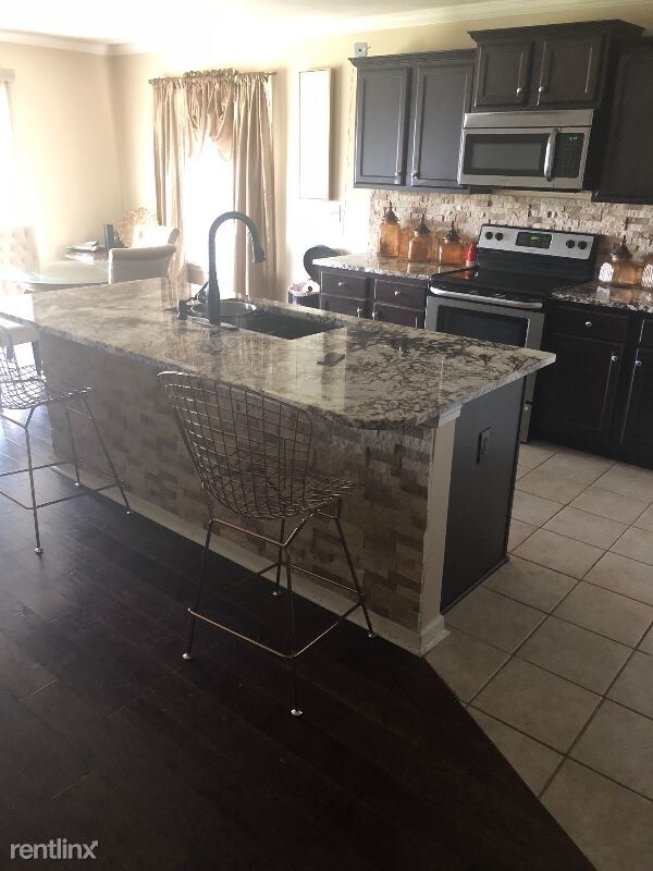 Foto del edificio - 5 br, 3 bath House - 3936 Barons Ct
