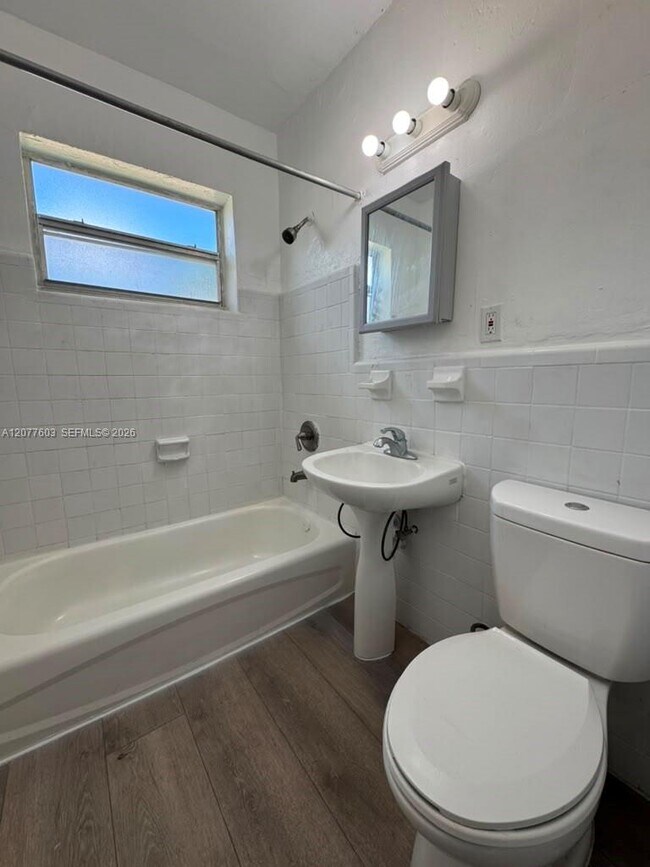 Foto del edificio - 3227 NW 48th St