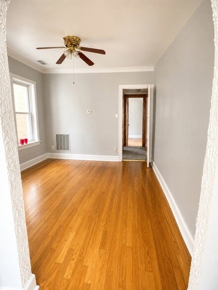 Foto del edificio - 8010 S Marshfield Ave