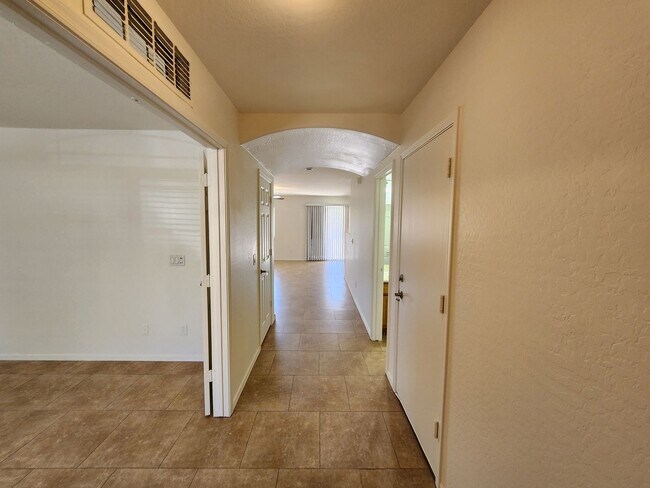 Building Photo - Camelback Ranch 4 bed 3 bath in Phoenix AZ!