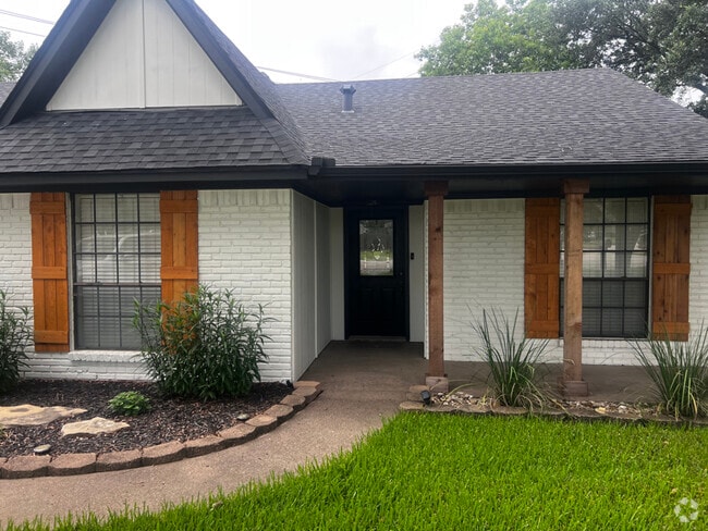 Building Photo - 4123 Willow Oak St