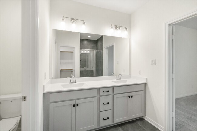 Foto del edificio - 623 Silver Pear Ct