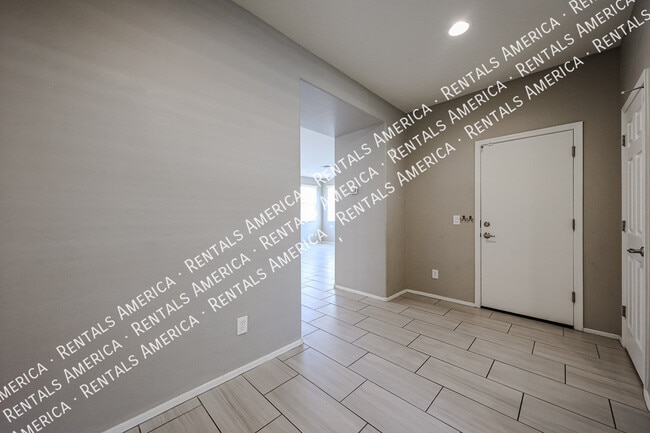 Building Photo - 257 N 56th Pl