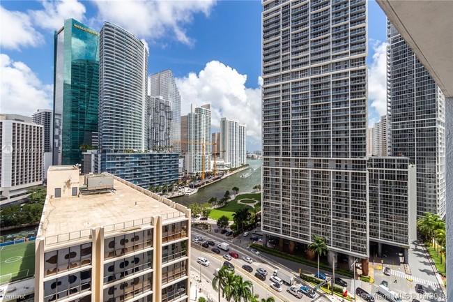 Foto del edificio - 2 br, 2 bath  - 500 Brickell East