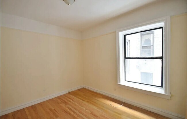 Building Photo - 48 Saint Nicholas Place