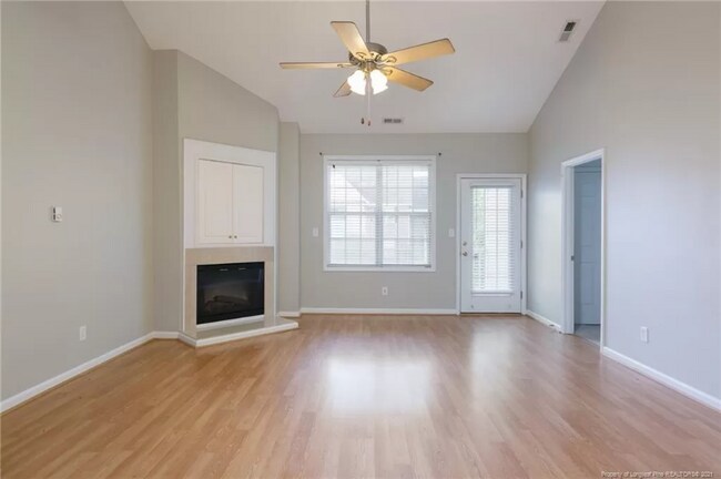 Foto del edificio - 3140 Wisteria Ln